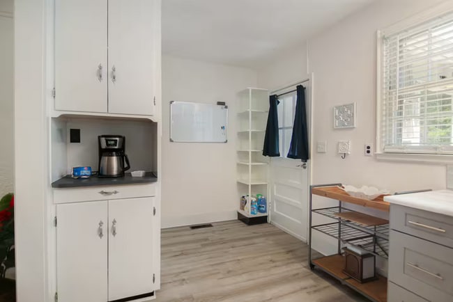 Building Photo - 426 Riverland Dr