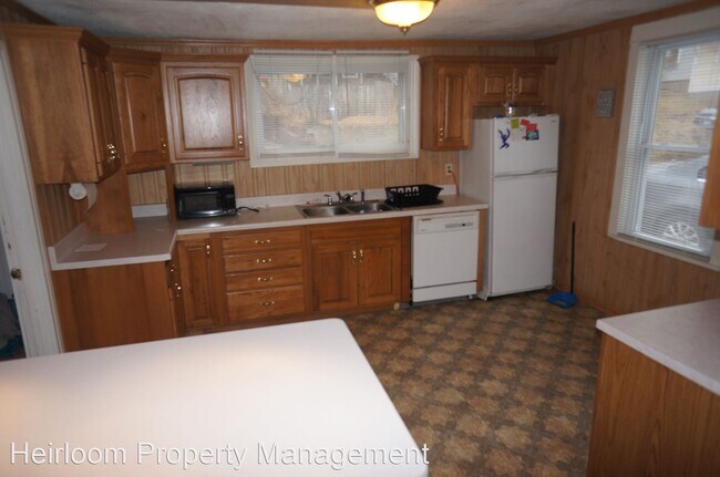 Building Photo - 1 br, 1 bath House - 921 E 8th Street