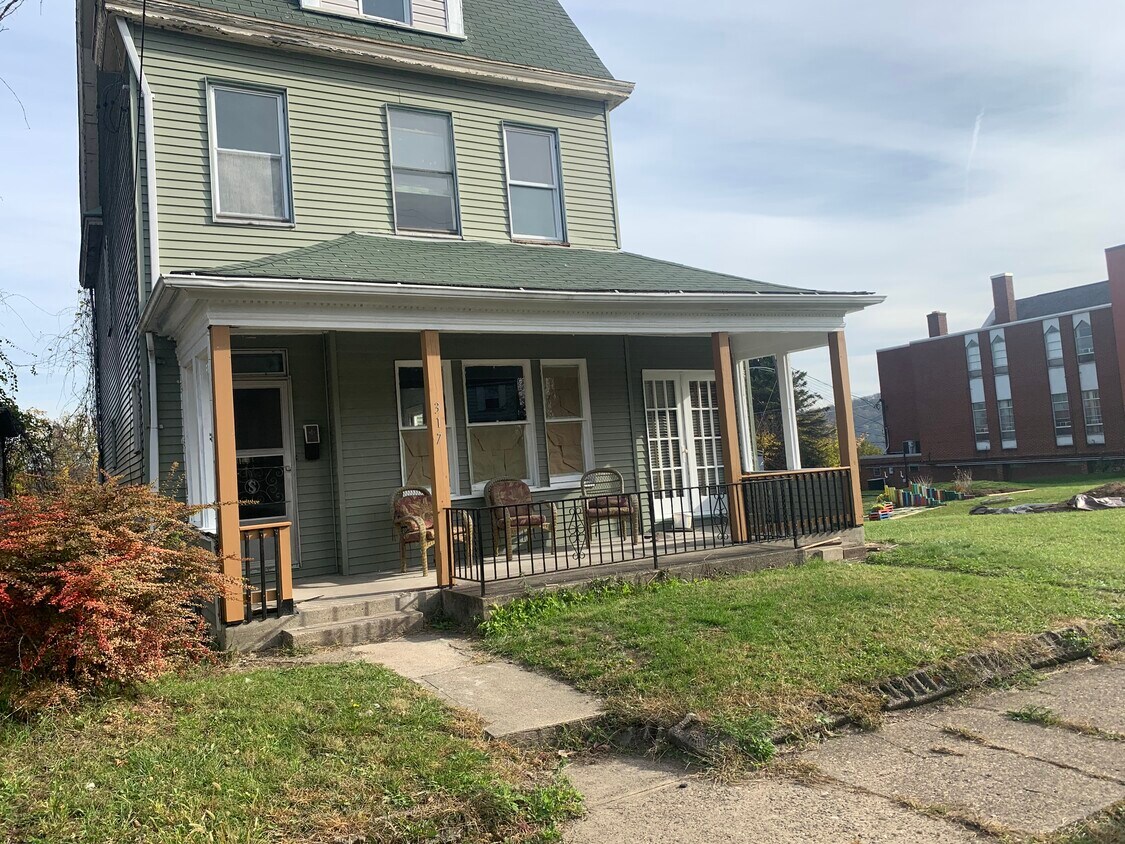 317 Shaw Ave, Clairton, PA 15025 House Rental in Clairton, PA