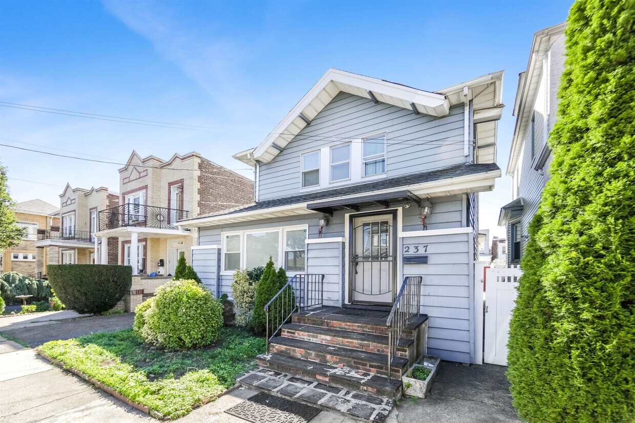 Primary Photo - 237 73rd St