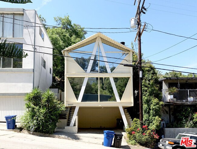 Foto del edificio - 8437 Ridpath Dr