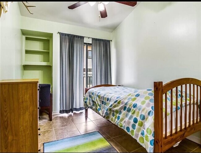 Dormitorio 2 - 2905 Swisher St