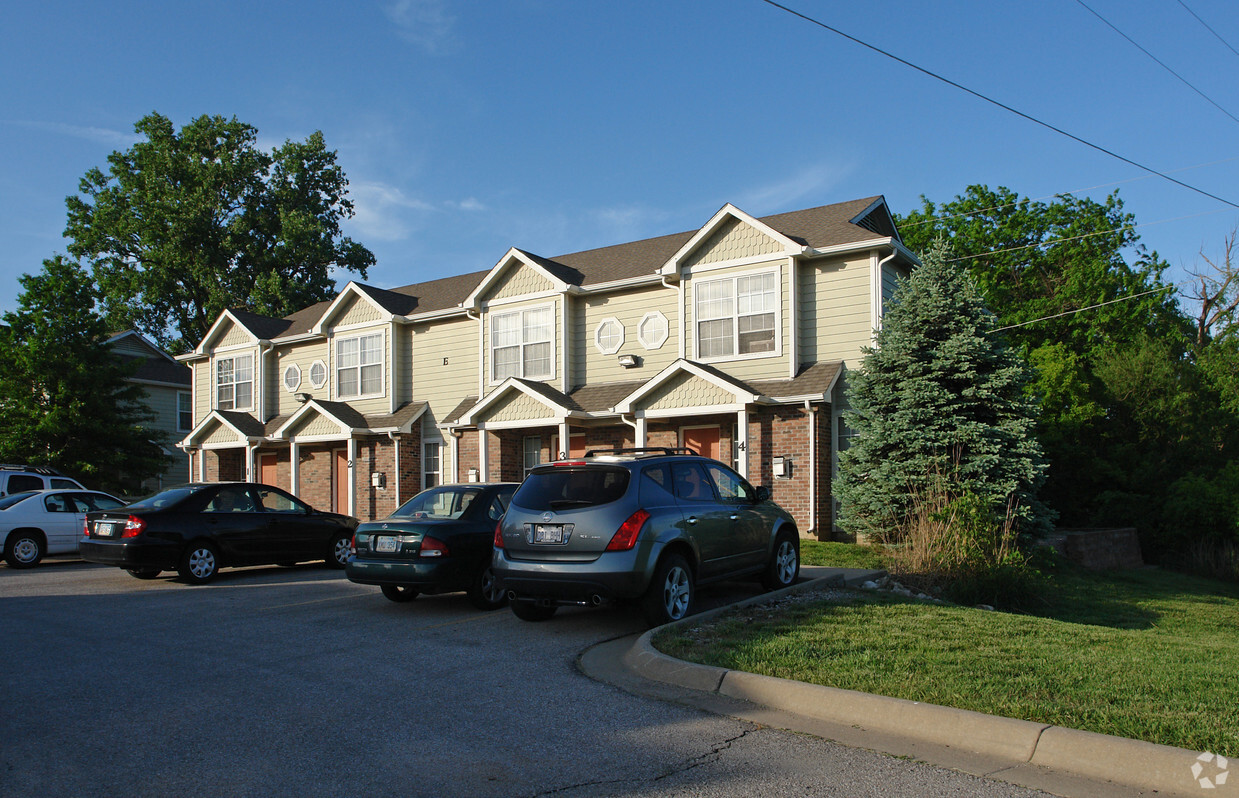 Foto del edificio - Courtside Townhomes