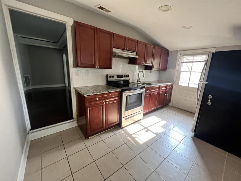 Primary Photo - 111 E Stewart Ave