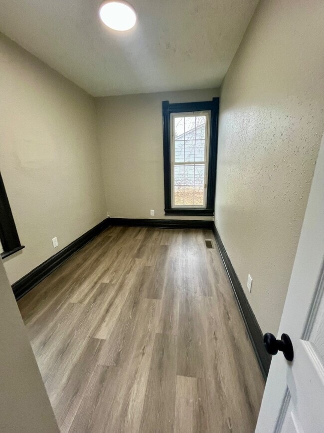 Building Photo - 2114 Ave G