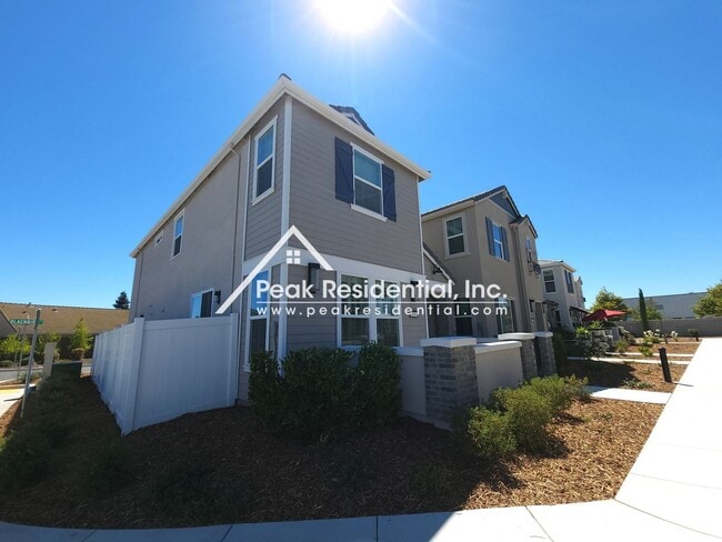 Building Photo - 3 br, 2.5 bath House - 3151 Blackbird Ct