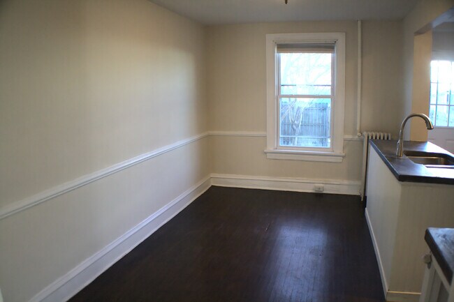 Building Photo - 2612 Parkwood Ave