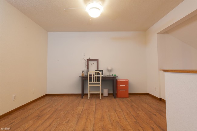 Building Photo - 3 br, 2 bath  - 715B Blue Jay Ln b