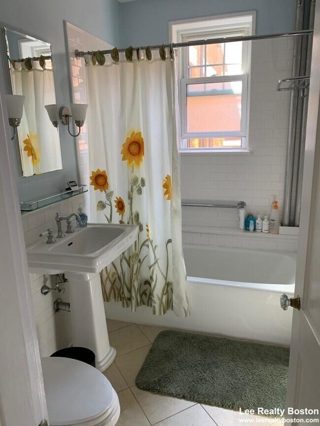 Building Photo - 3 bedroom in Harvard Square MA