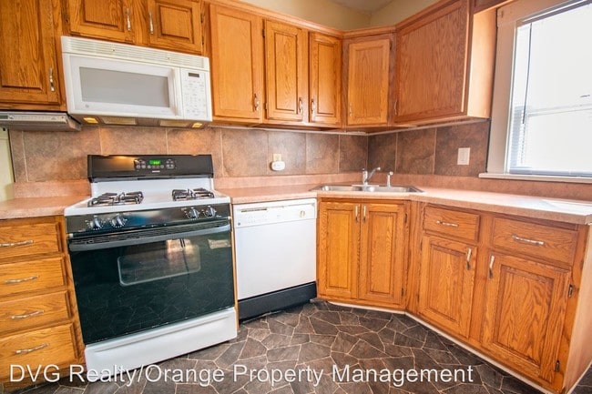 Building Photo - 3 br, 2 bath House - 2046 Vinton St.
