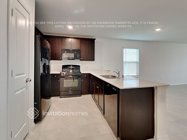 Foto del edificio - 320 Sun Bluff Rd