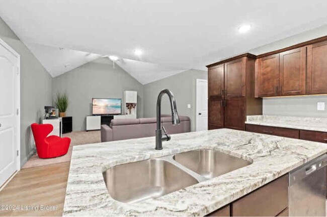 Building Photo - 6712 Woods Mill Dr