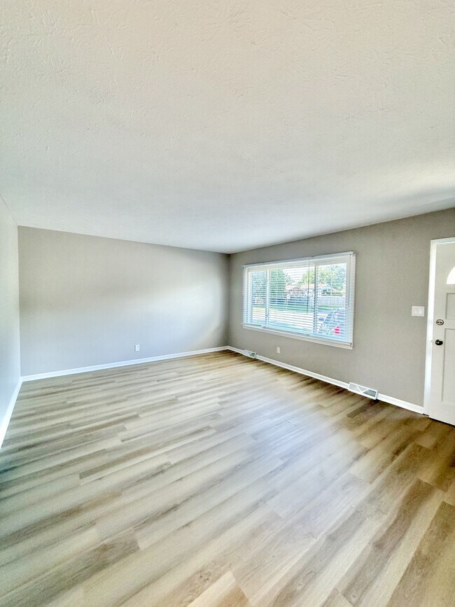 Foto del edificio - 520 Cricklewood Dr