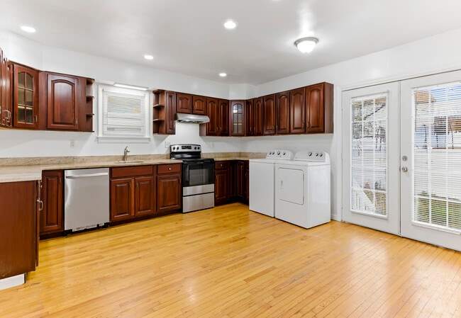 Foto del edificio - 107 River Rd Dr