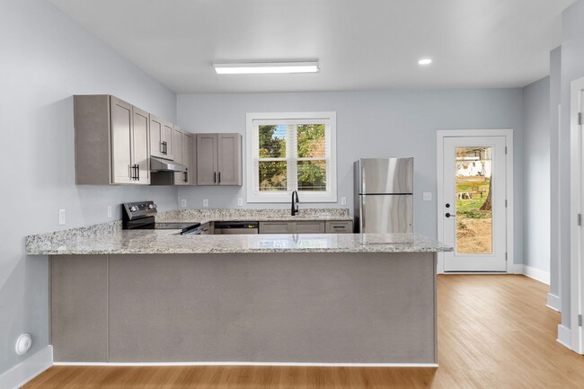 Foto del edificio - Brand New Townhome! End Unit! Catawba Vall...