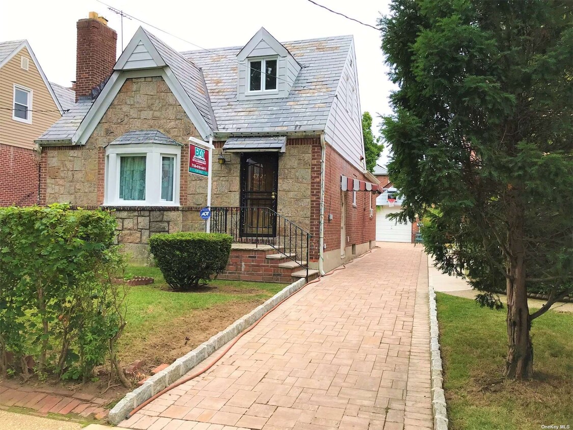 Primary Photo - 47-25 159th St