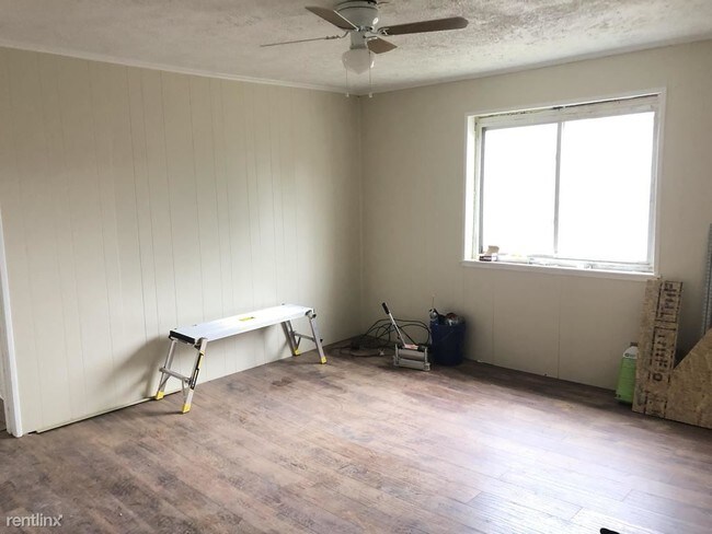 Building Photo - 902 Idlewood Ave