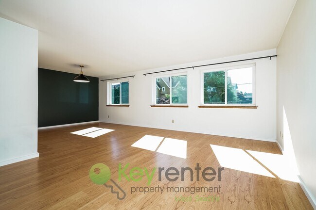 Foto del edificio - Remodeled Two-Bedroom with Open Floor Plan...