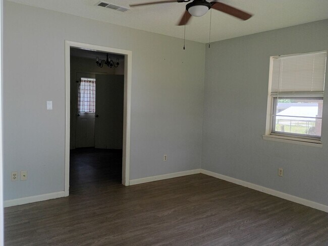 Foto del edificio - 205 Trailwood Dr