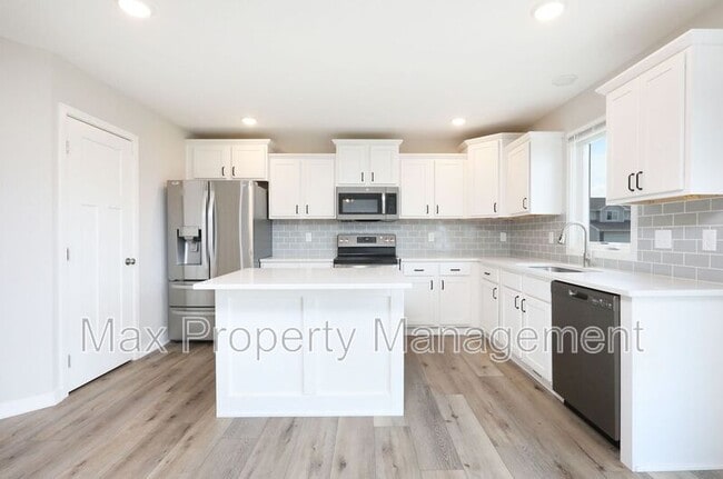 Building Photo - 1255 NW Pne Blf Cir