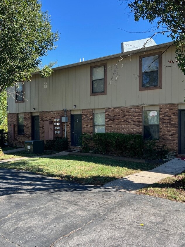 Primary Photo - 2512 Elmwood Pkwy