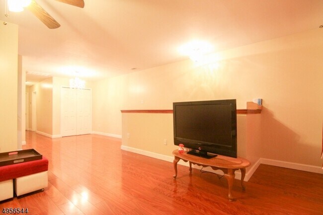 Foto del edificio - 691 N 6th St
