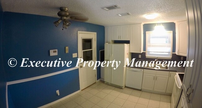 Foto del edificio - 908 Deorsam Dr