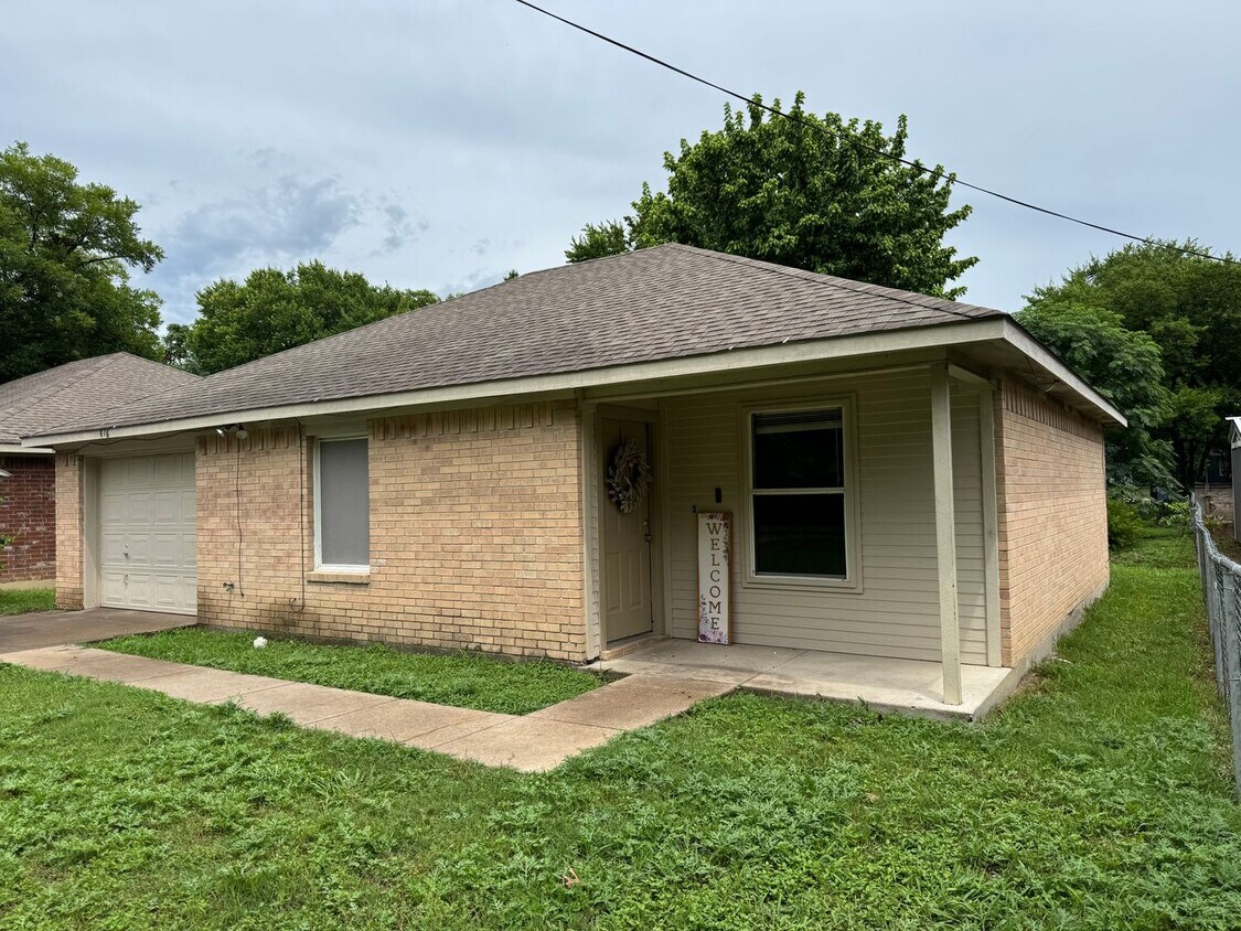 Foto principal - 616 N. Jackson Street, Waxahachie