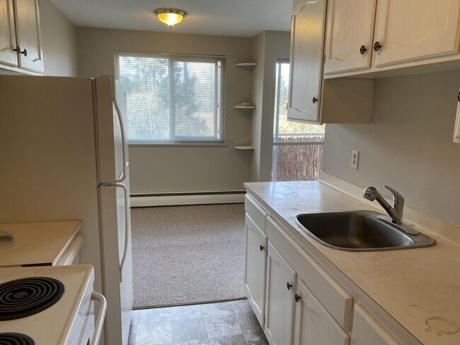 Photo du bâtiment - 999 Bowen Rd