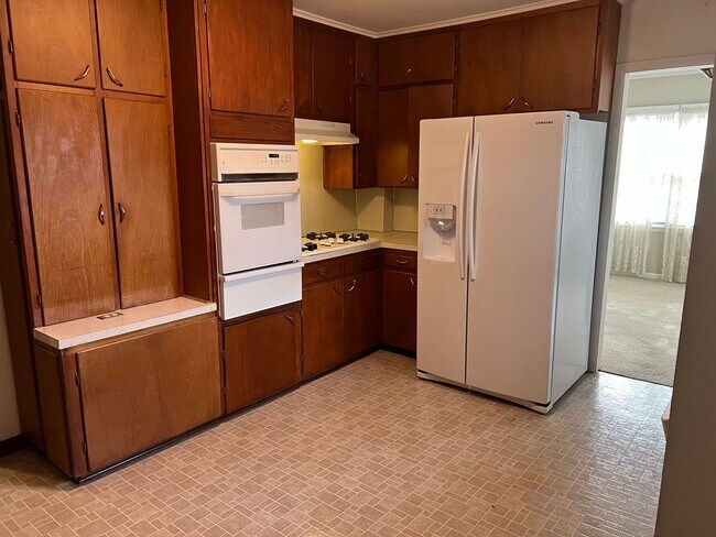 Building Photo - Sweet COZY ~ 3 Bedroom 1 Bath in the heart of Tahlequah