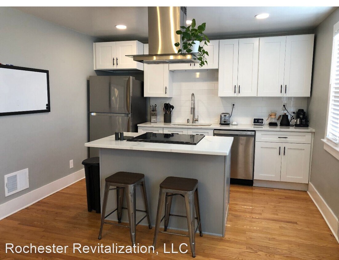 Primary Photo - 2 br, 1 bath House - 288 Congress Ave
