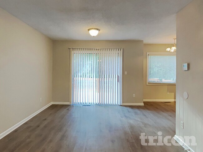 Building Photo - 21 Marabou Ct