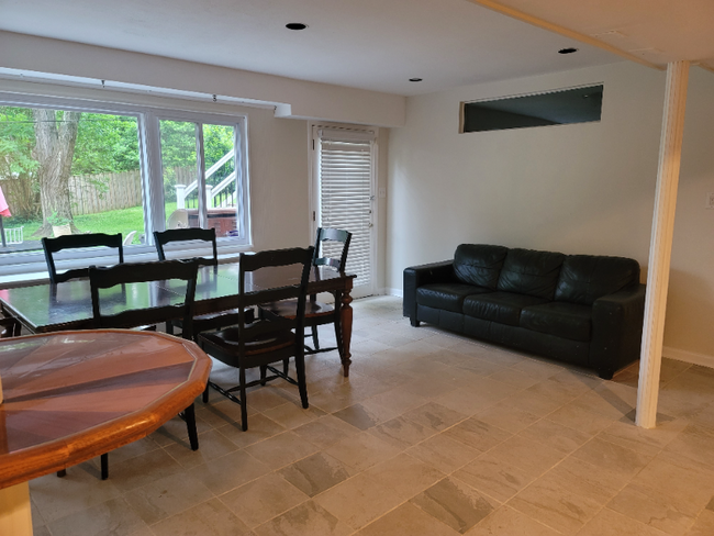 Building Photo - 1617 Oaklawn Ct