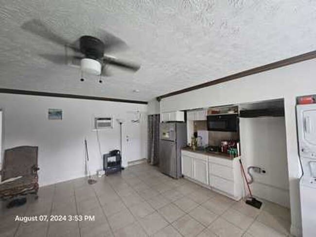 Building Photo - This charming 2-bedroom, 1-bathroom house ...