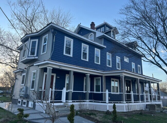 Foto del edificio - 389 Laurel Hill Ave