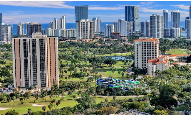 Foto del edificio - 20335 W Country Club Dr