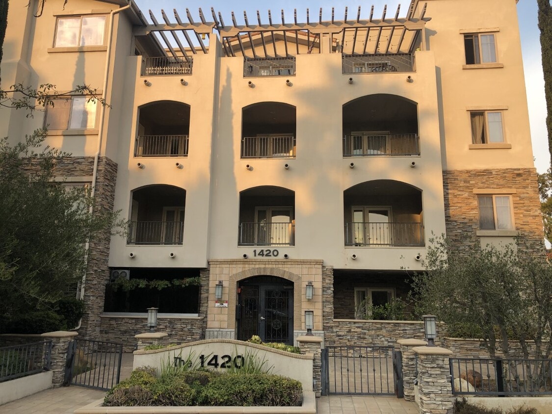 1420 S Bundy Dr Unit 102, Los Angeles, CA 90025 Condo for Rent in Los