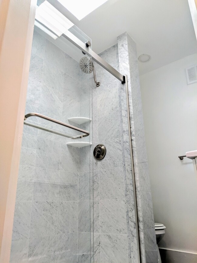 Building Photo - 25 Joy St