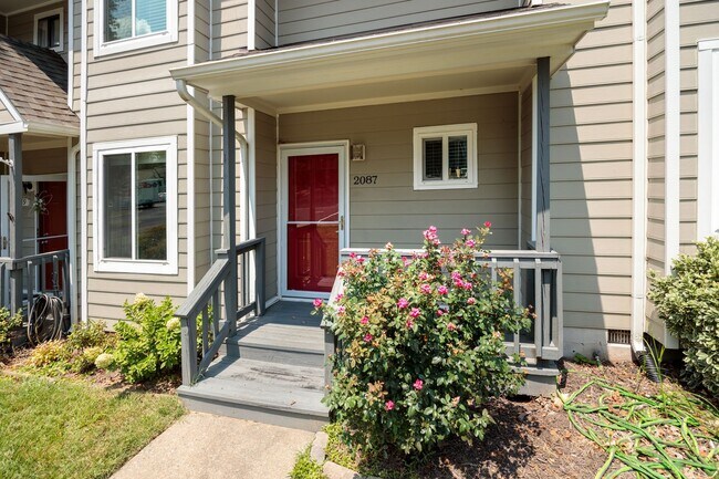 Foto del edificio - Charming 2 Bedroom/1 Bath Townhome in Henrico ***Available Early September***