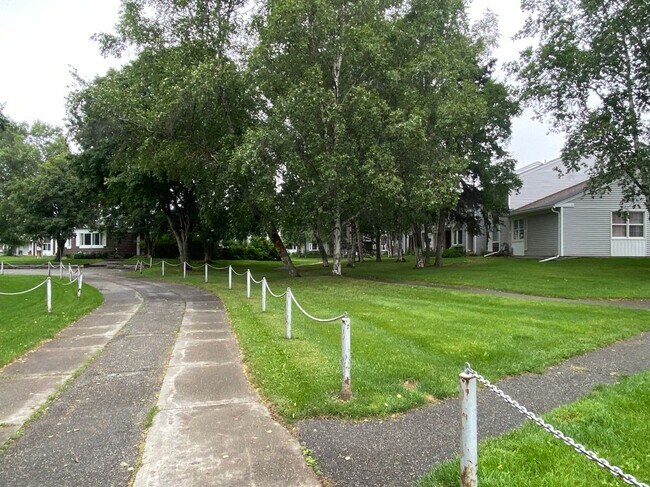 Building Photo - 3348 Monticello Ct