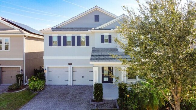 Foto del edificio - 4 Bedroom 2.5 bath LUXURY Lake Nona Storey Park Pool Home with Solar Panels and a Pond View!