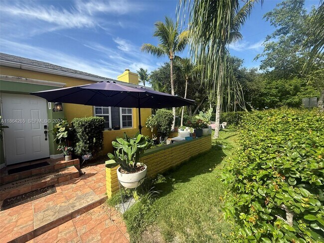 Foto del edificio - 695 NE 81st St