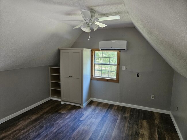 Building Photo - 223 Ashley Ln