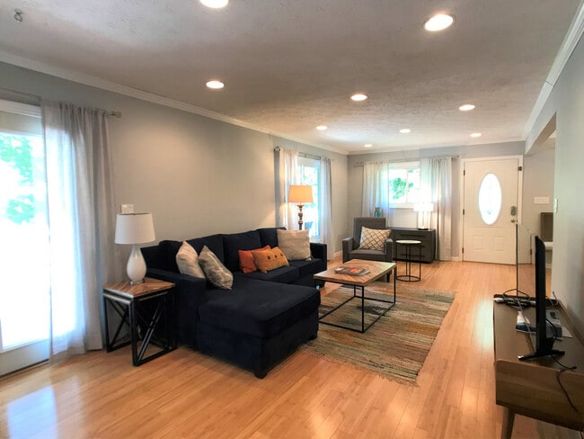 Building Photo - Wonderful Haw Creek Rental - Lawncare Incl...
