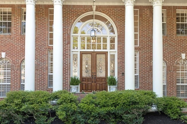 Building Photo - 1310 Kelliwood Oaks Dr