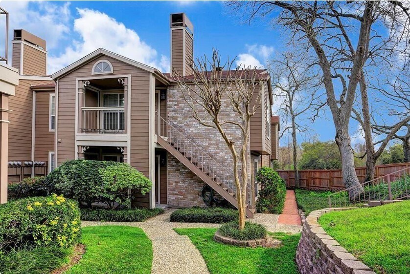 Foto principal - 1880 White Oak Dr