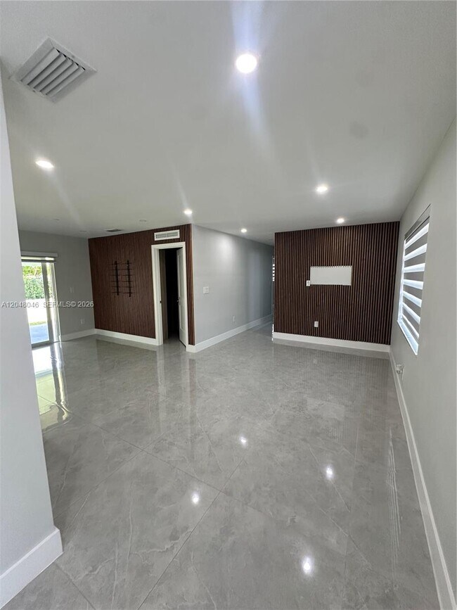 Foto del edificio - 10790 SW 66th Dr