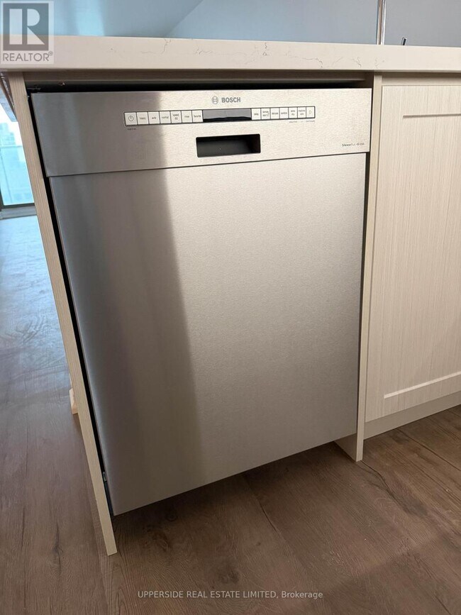 Building Photo - 750 Bay St.