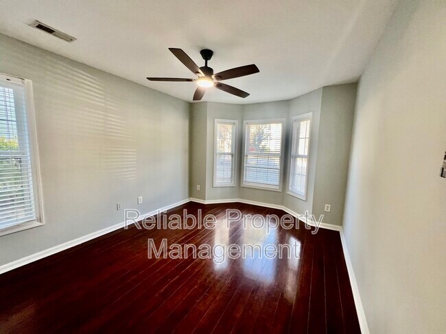 Foto del edificio - 158 Randolph Dr