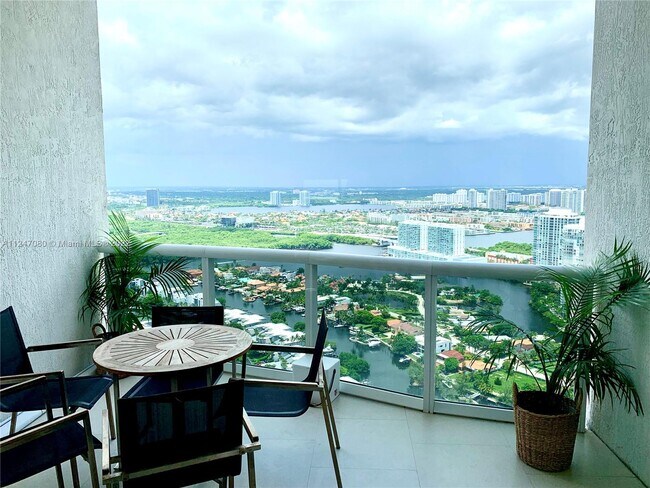 Building Photo - 16001 Collins Ave